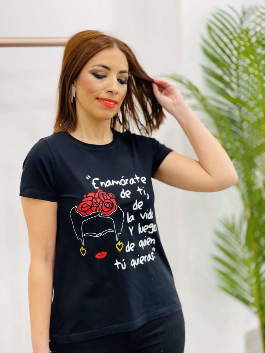 Camiseta Frida “Enamórate de Ti…” Negra