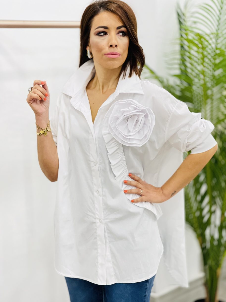 Camisa Over-size Larga Flor Volumen Blanca